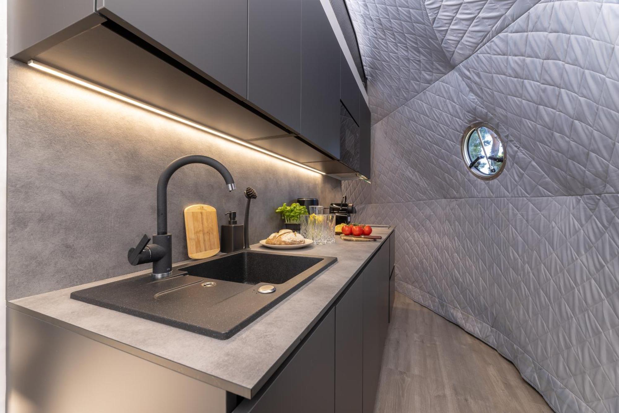 Glamping Escape To The Stars Under Skyline Prague