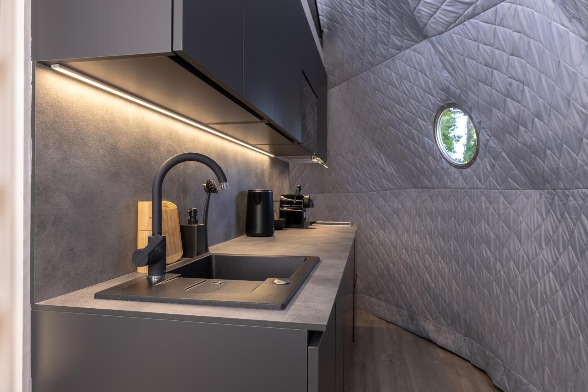 Glamping Escape To The Stars Under Skyline Prague
