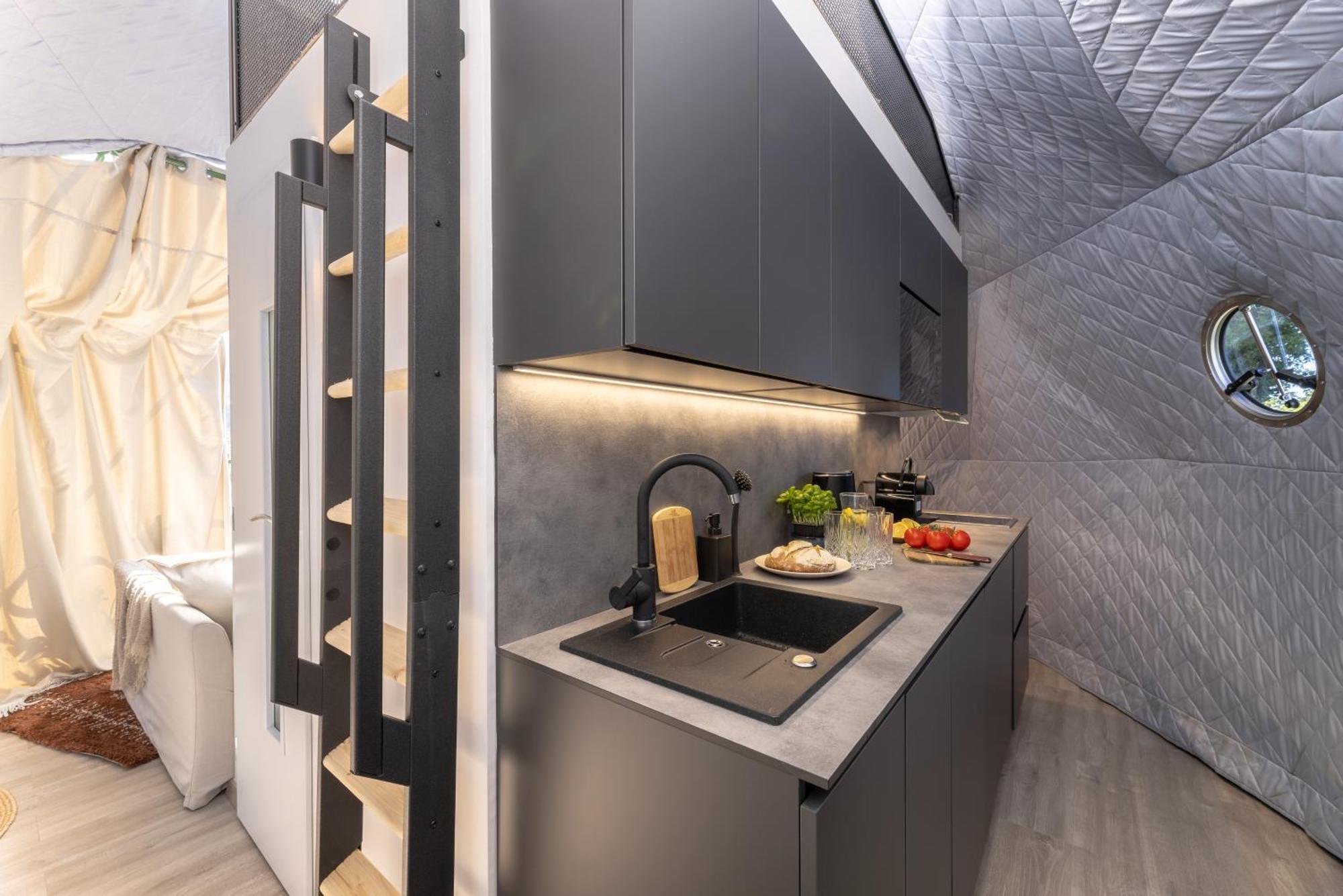 Glamping Escape To The Stars Under Skyline * Praha