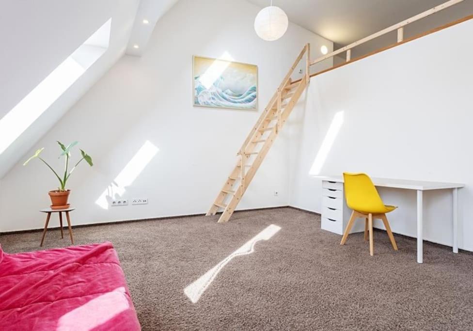 Beautiful Loft-apartment With A Large Terrace Lägenhet *
