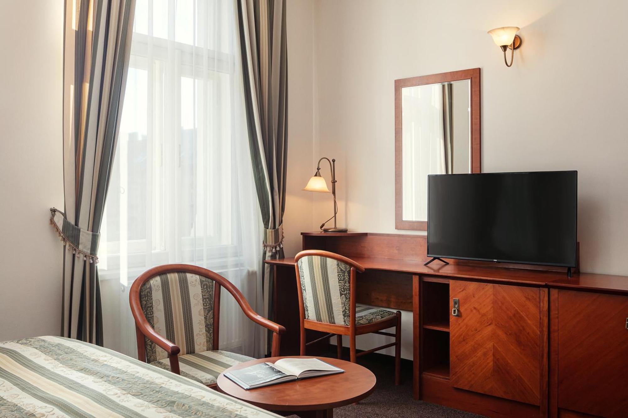 Hotel Amigo City Centre 4*