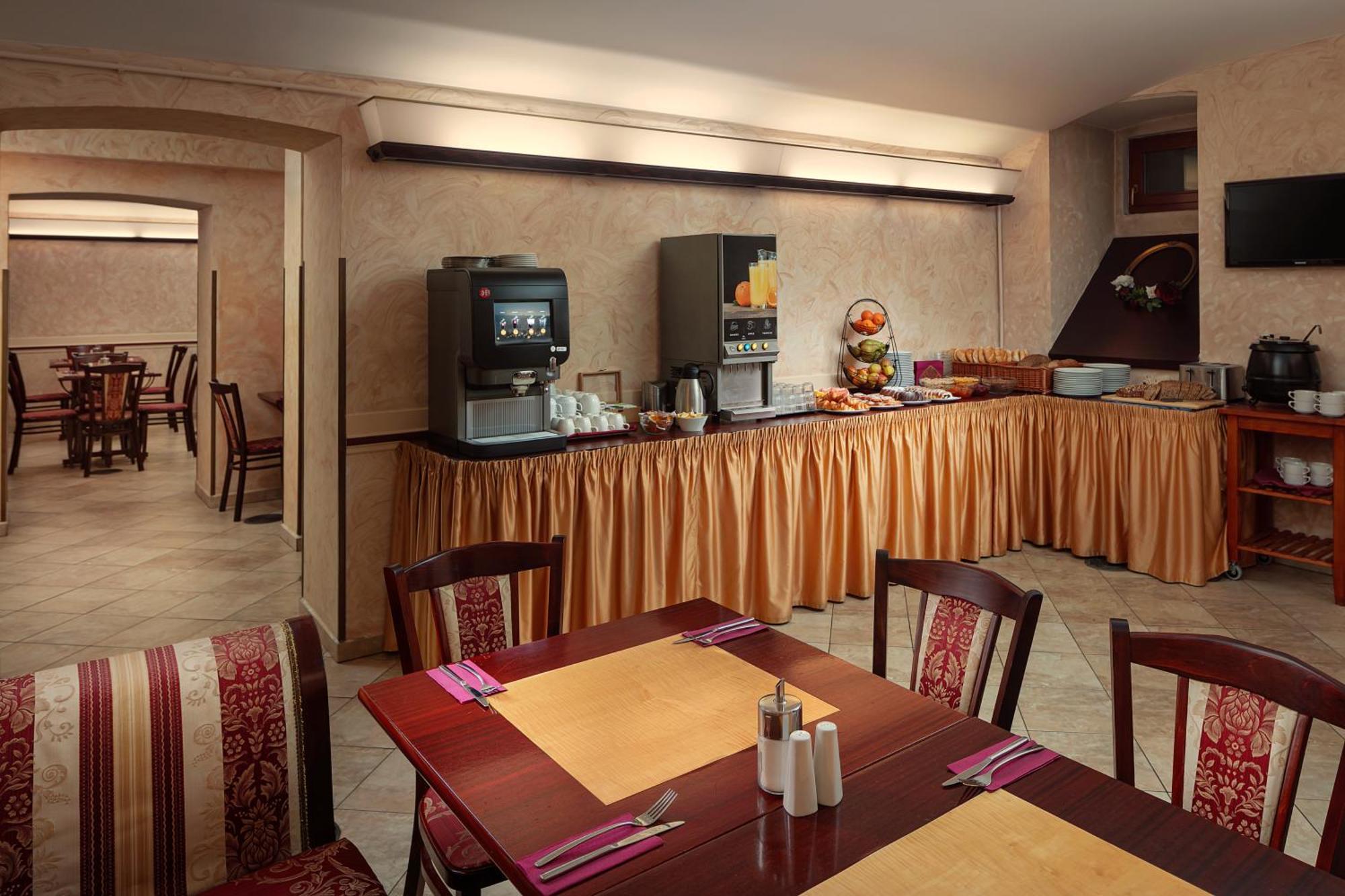 Amigo City Centre Hotel 4*