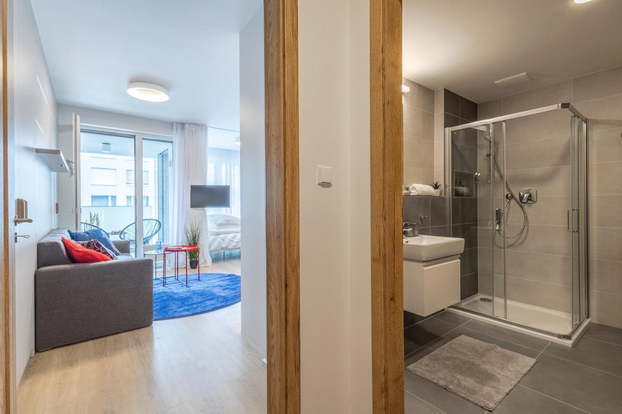 Colorful - Balcony, Free Parking, By Gravity Apartment Prag