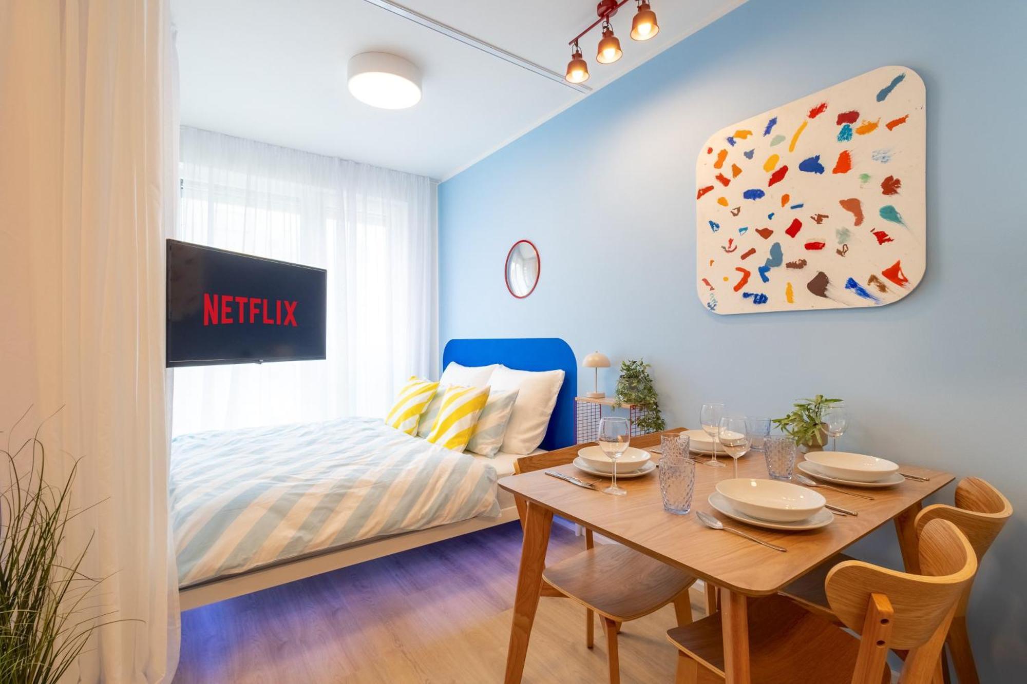 Colorful - Balcony, Free Parking, By Gravity Apartment Prag