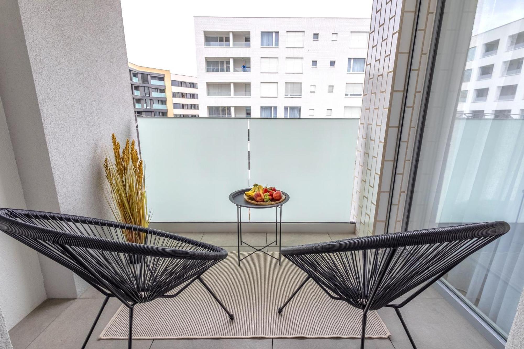 Apartment Colorful - Balcony, Free Parking, By Gravity *