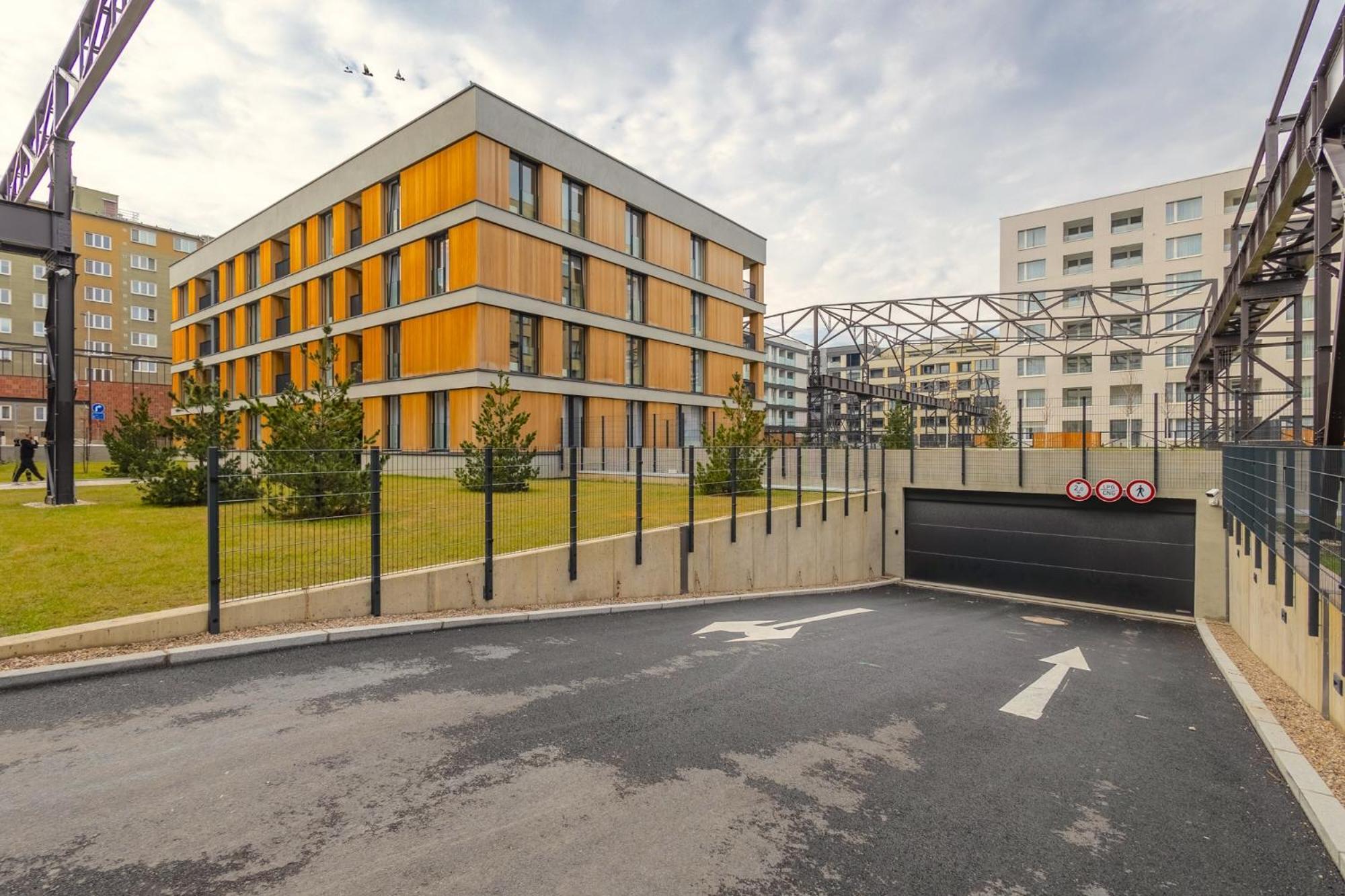 Colorful - Balcony, Free Parking, By Gravity Prag