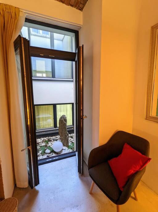 Romantic And Atypical In Prague's Montmartre Prague