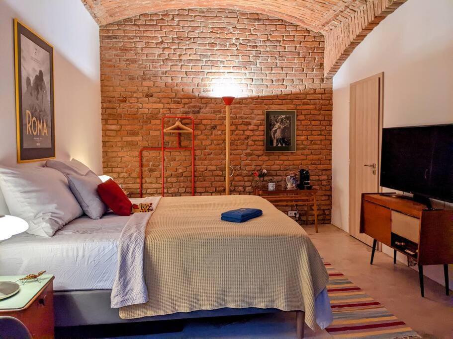 Romantic And Atypical In Prague's Montmartre