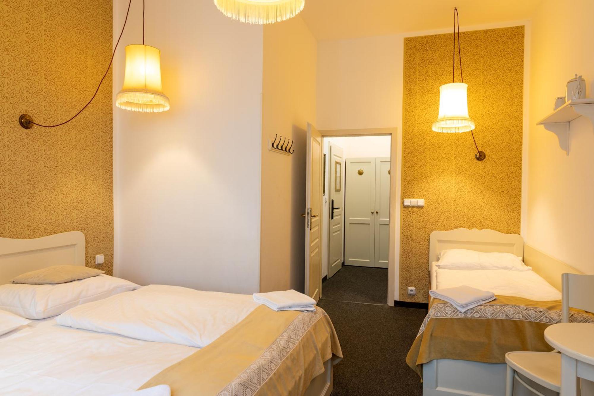 Sir Toby's Midtown Hostel *