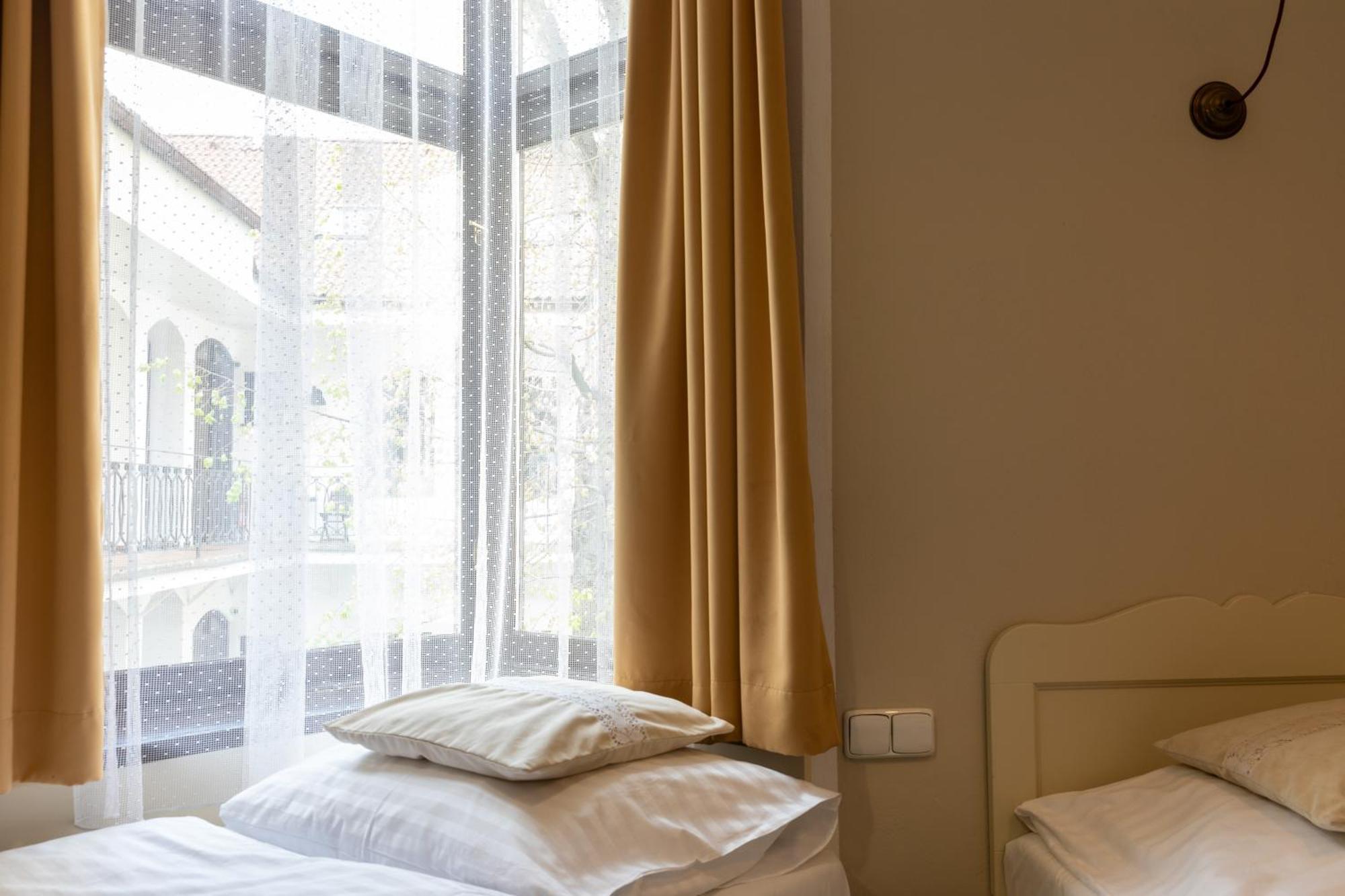 Hostel Sir Toby's Midtown *