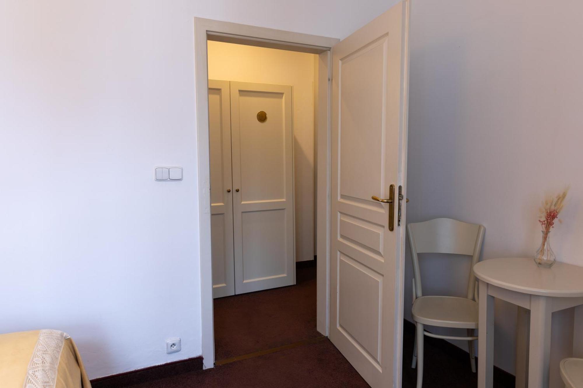 Sir Toby's Midtown Hostel *