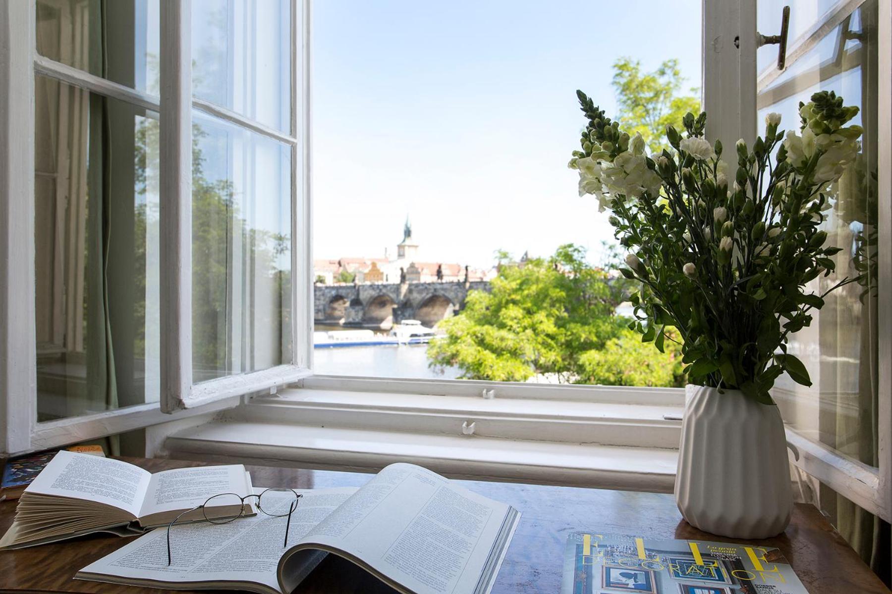 Charles Bridge Apartment Prag