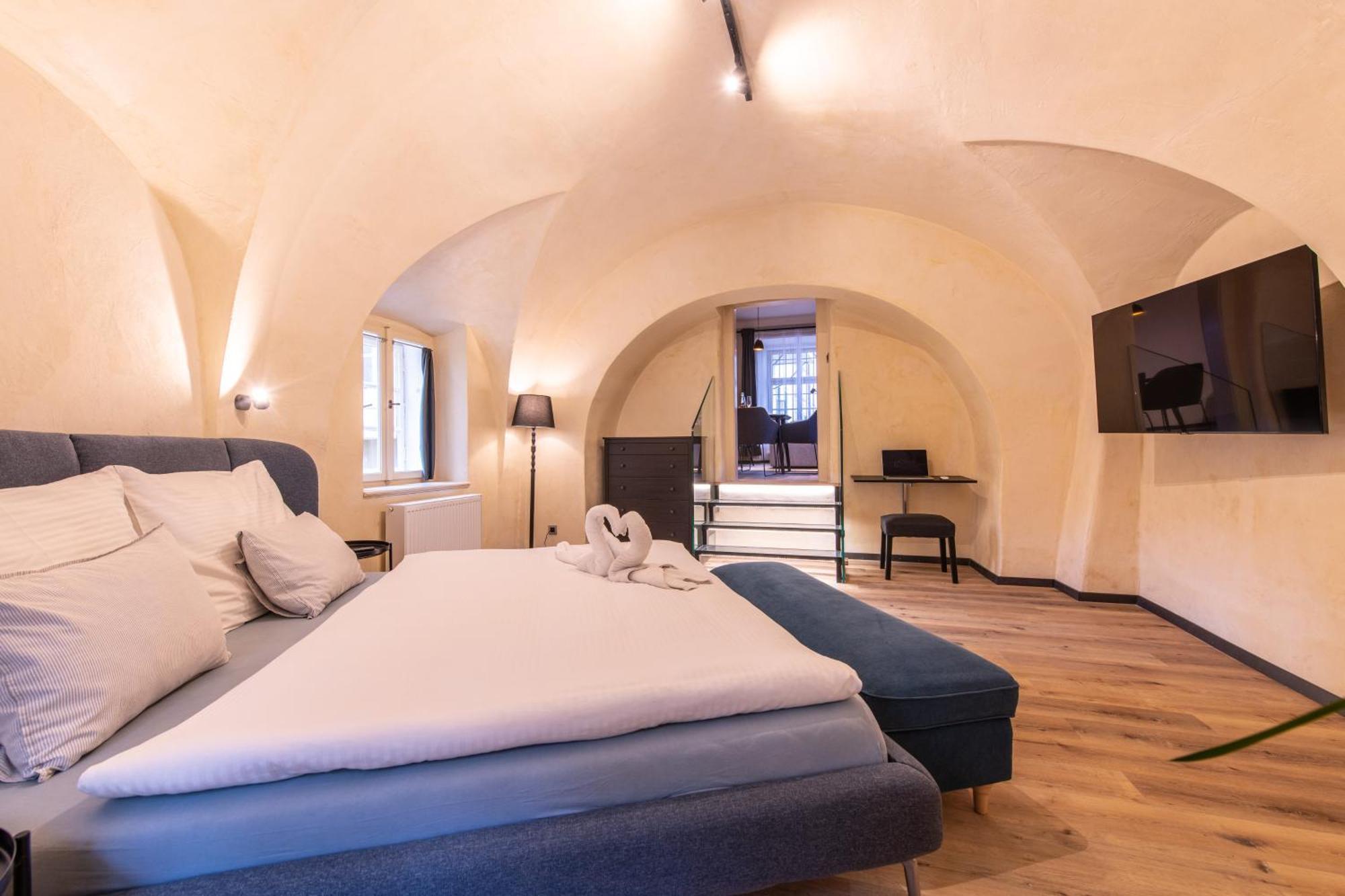 Locals Monastery Apartment Prag