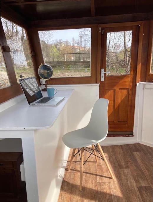 On Boat, Privat Pier, Free Parking Botel Prag