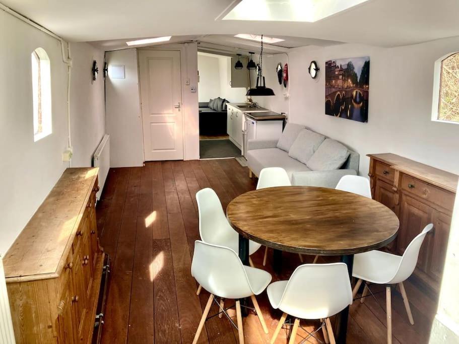 On Boat, Privat Pier, Free Parking