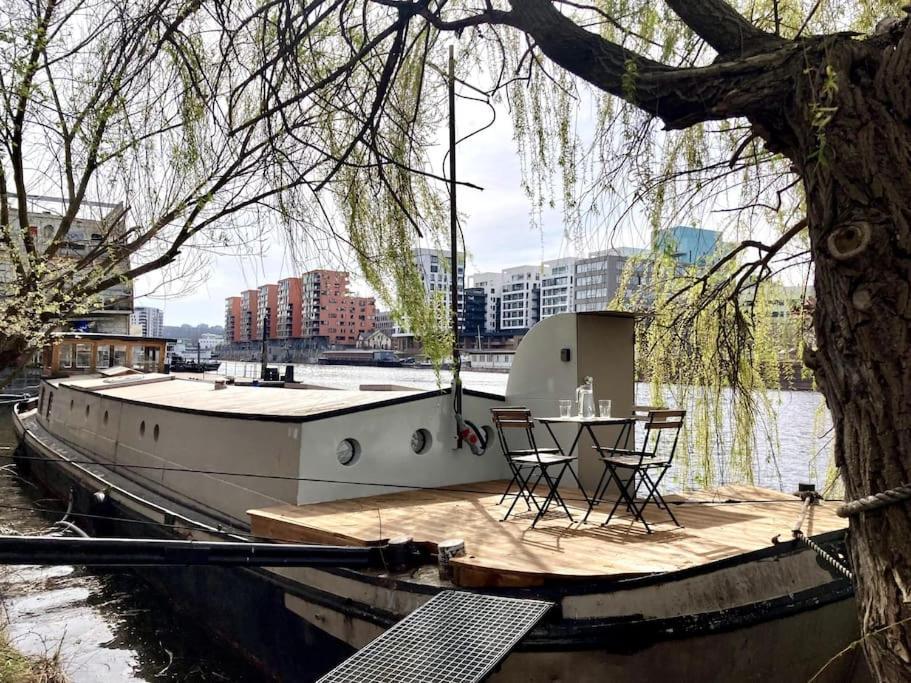 On Boat, Privat Pier, Free Parking Botel *