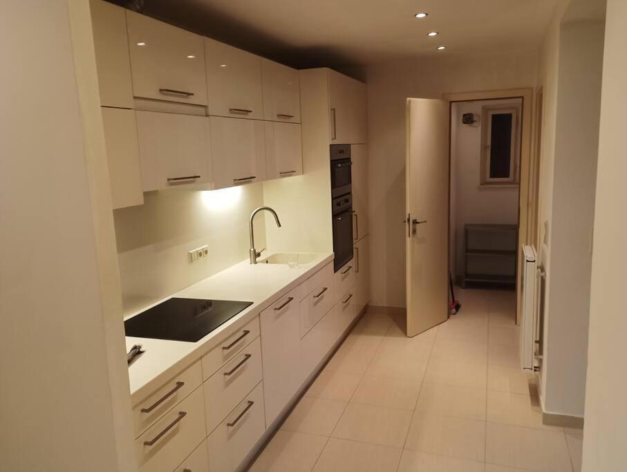 Spacious Modern 3 Bedroom Aparment Lägenhet *