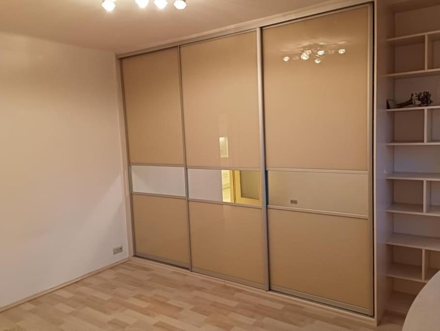 Spacious Modern 3 Bedroom Aparment Prag