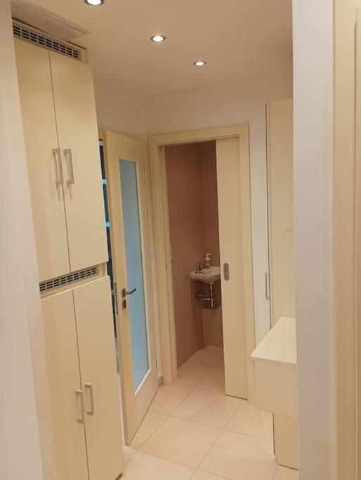 Spacious Modern 3 Bedroom Aparment Lägenhet