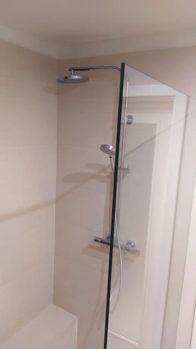 Spacious Modern 3 Bedroom Aparment *