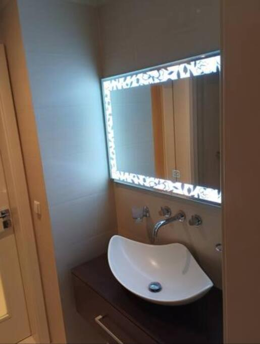 Spacious Modern 3 Bedroom Aparment * Prag