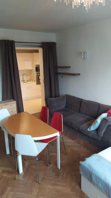 Spacious Modern 3 Bedroom Aparment Prag