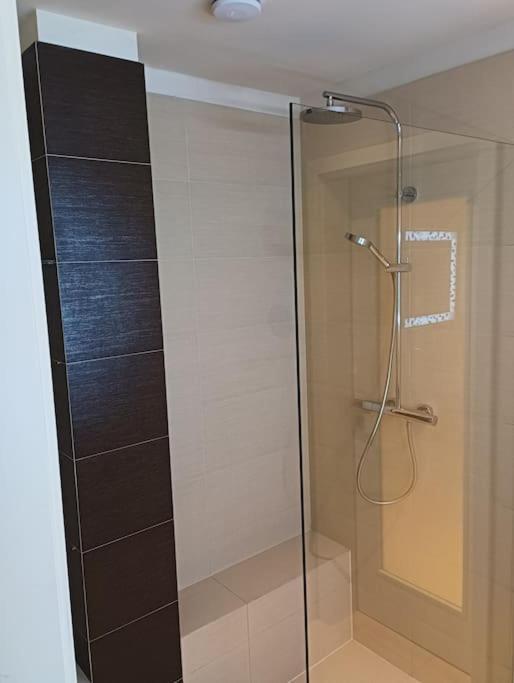 Lägenhet Spacious Modern 3 Bedroom Aparment *