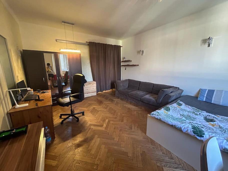 Spacious Modern 3 Bedroom Aparment * Prag
