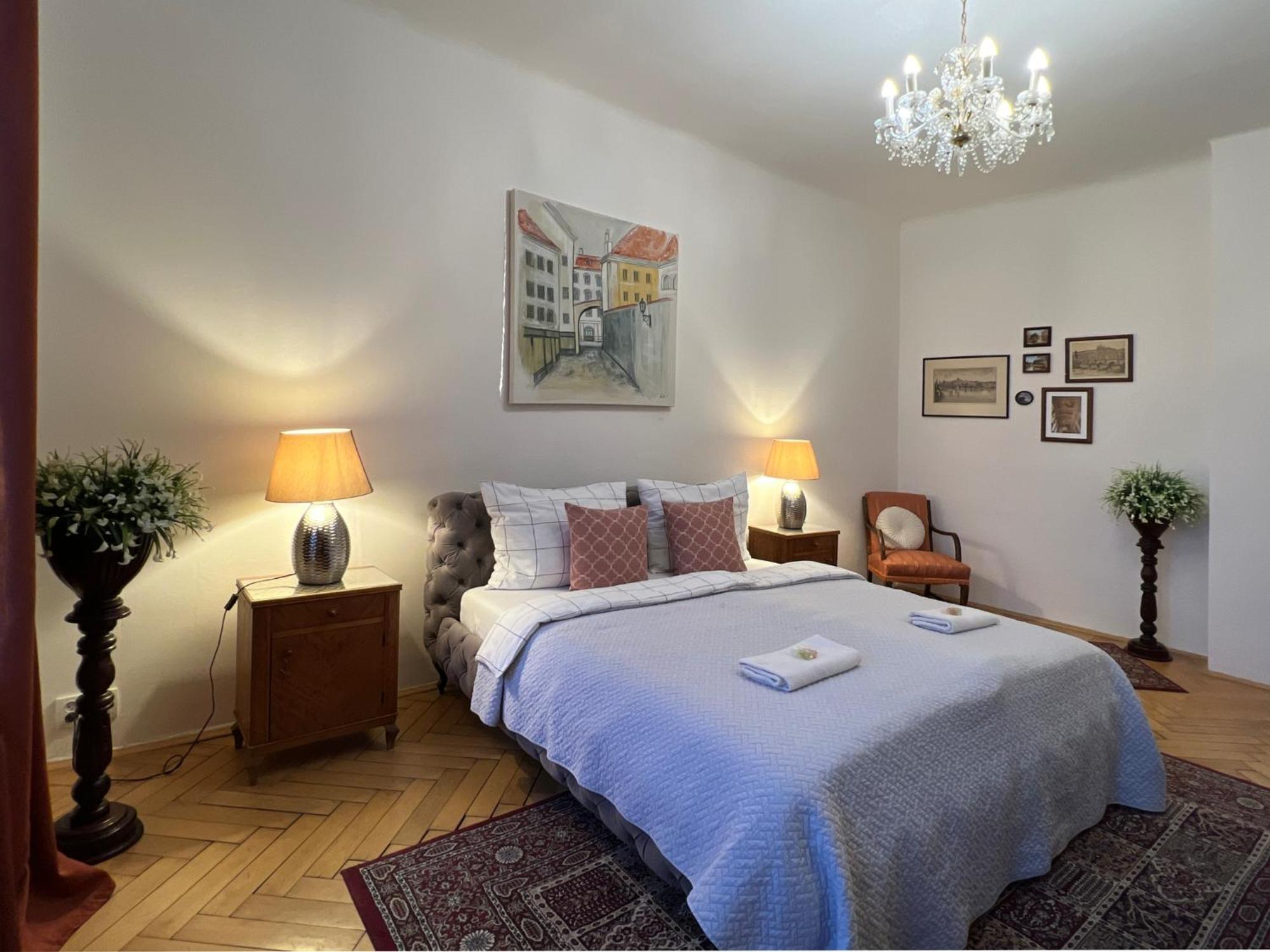 Charles Bridge Apartment Prag
