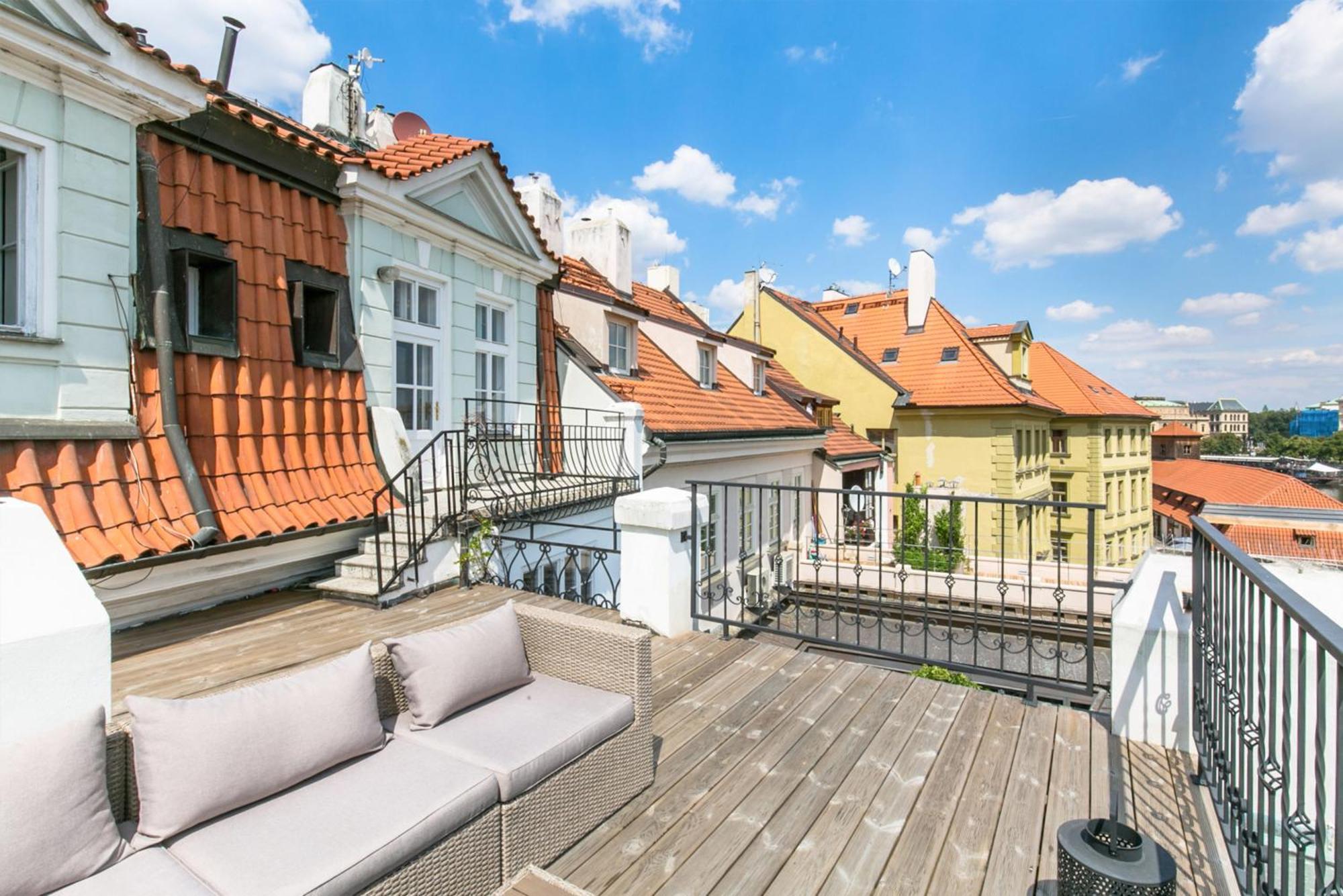 Charles Bridge Apartment Prag