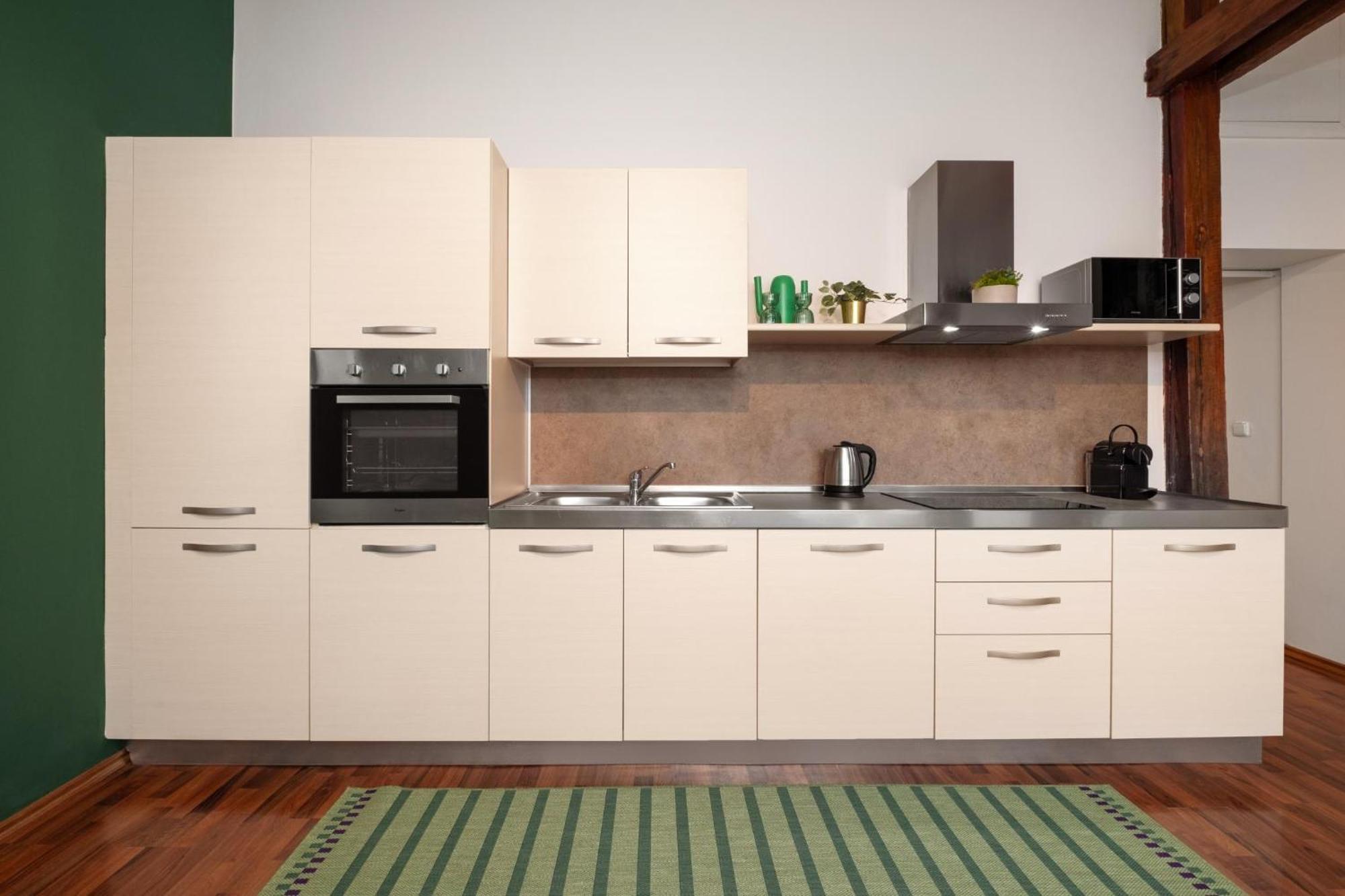 Days - Modern Apts - Fast Wifi - Netflix - 7 Min Wenceslas Sq Lägenhet *