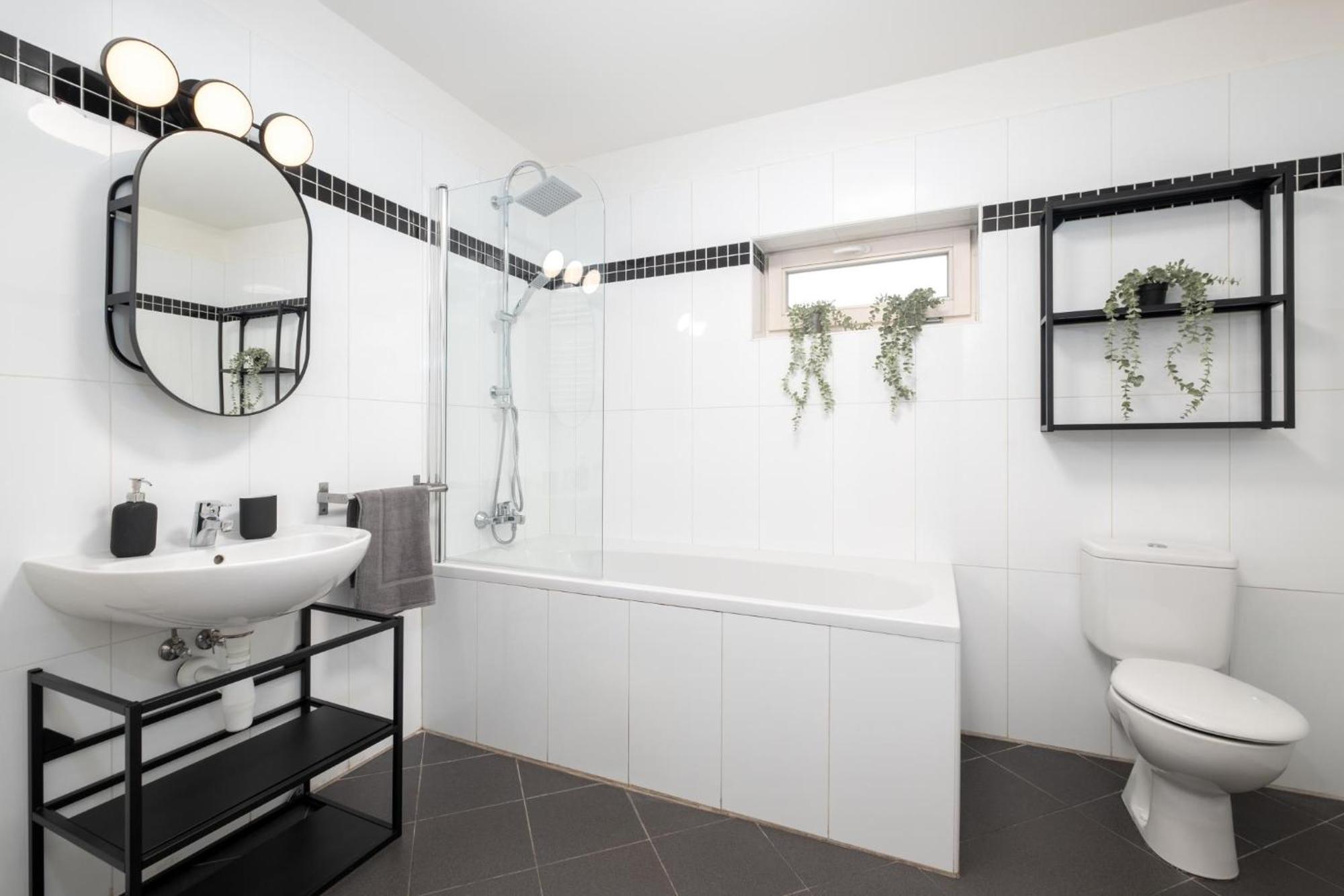 Lägenhet Days - Modern Apts - Fast Wifi - Netflix - 7 Min Wenceslas Sq *