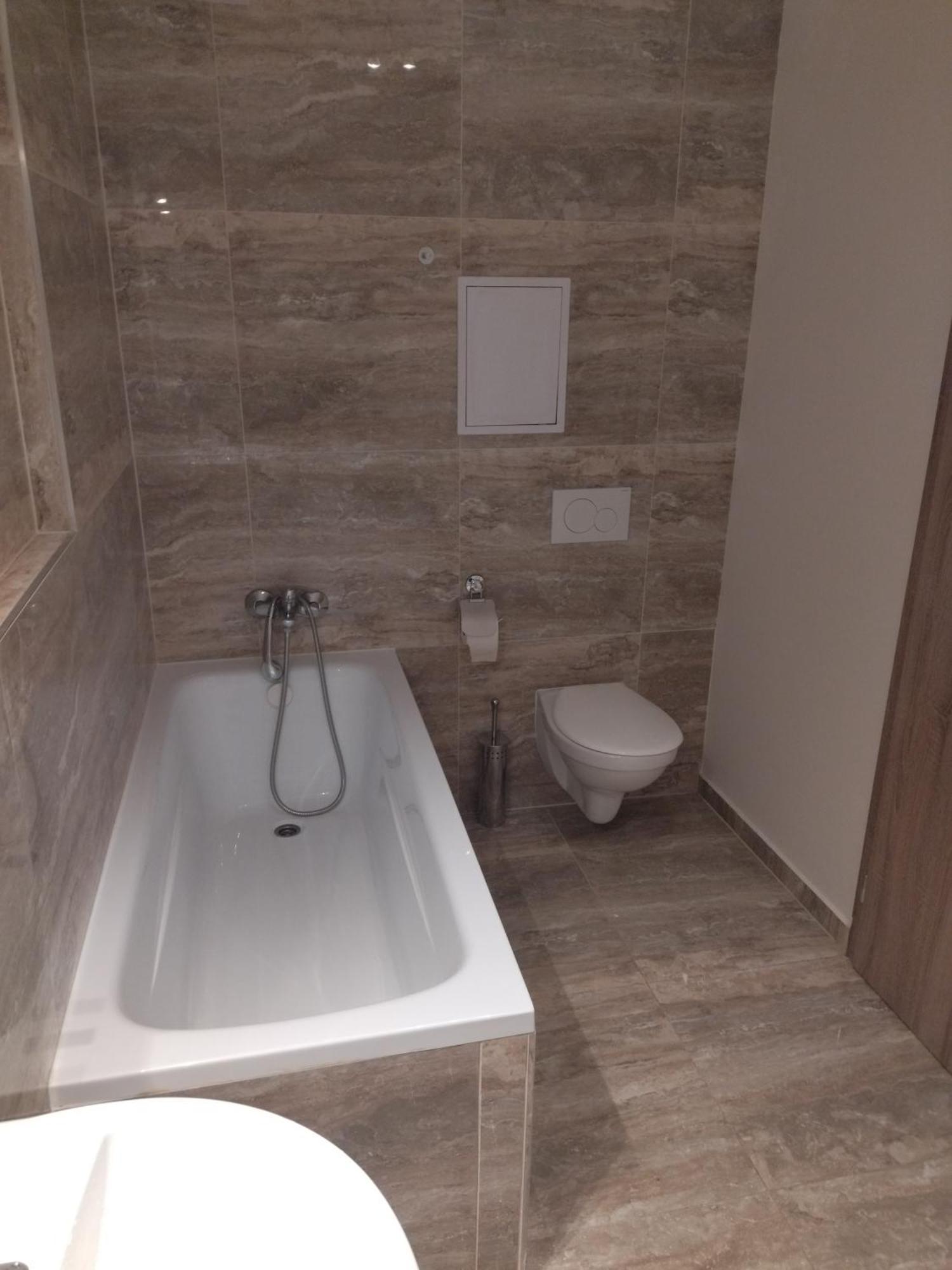 Brand New #24 In Elite With Free Secure Parking In The Center Prag