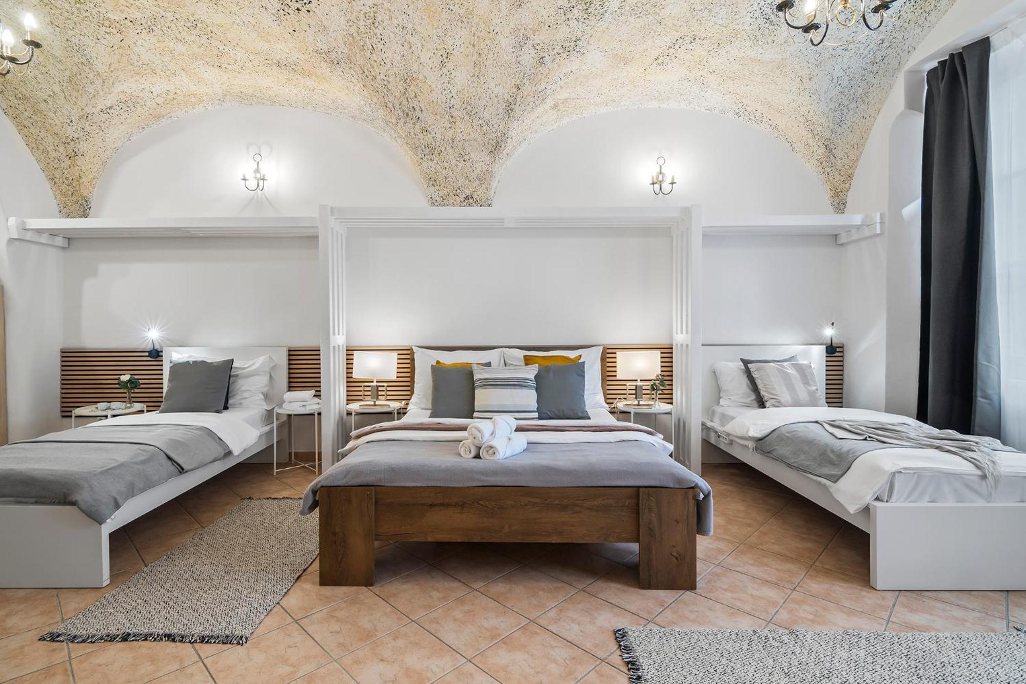 Charles Bridge Historical Apts By Michal&friends * Prag