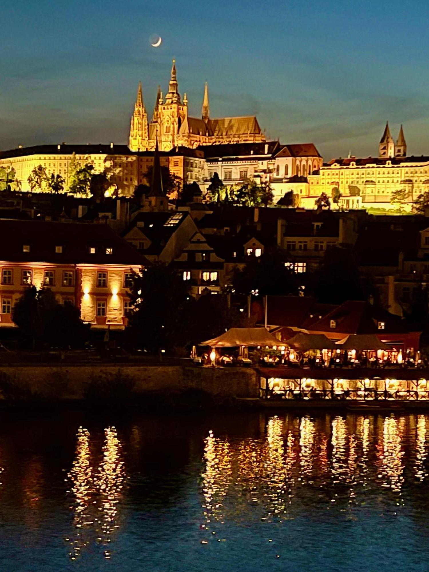 Romantic Stay Overlooking Prague Rum i privatbostad *