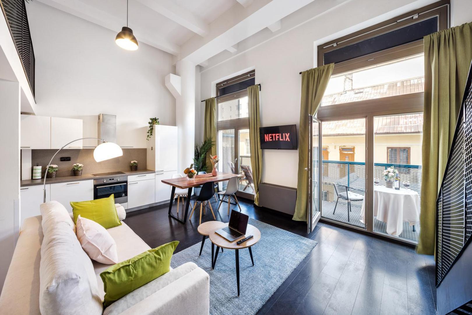 Lägenhet With Large Balcony, Parking