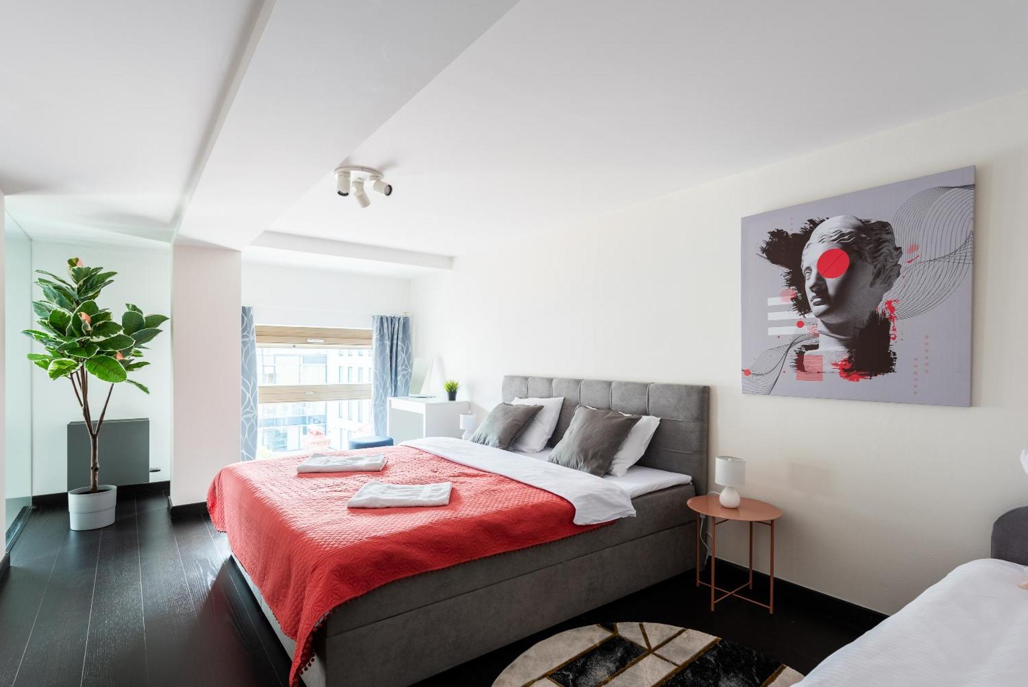With Large Balcony, Parking Lägenhet *