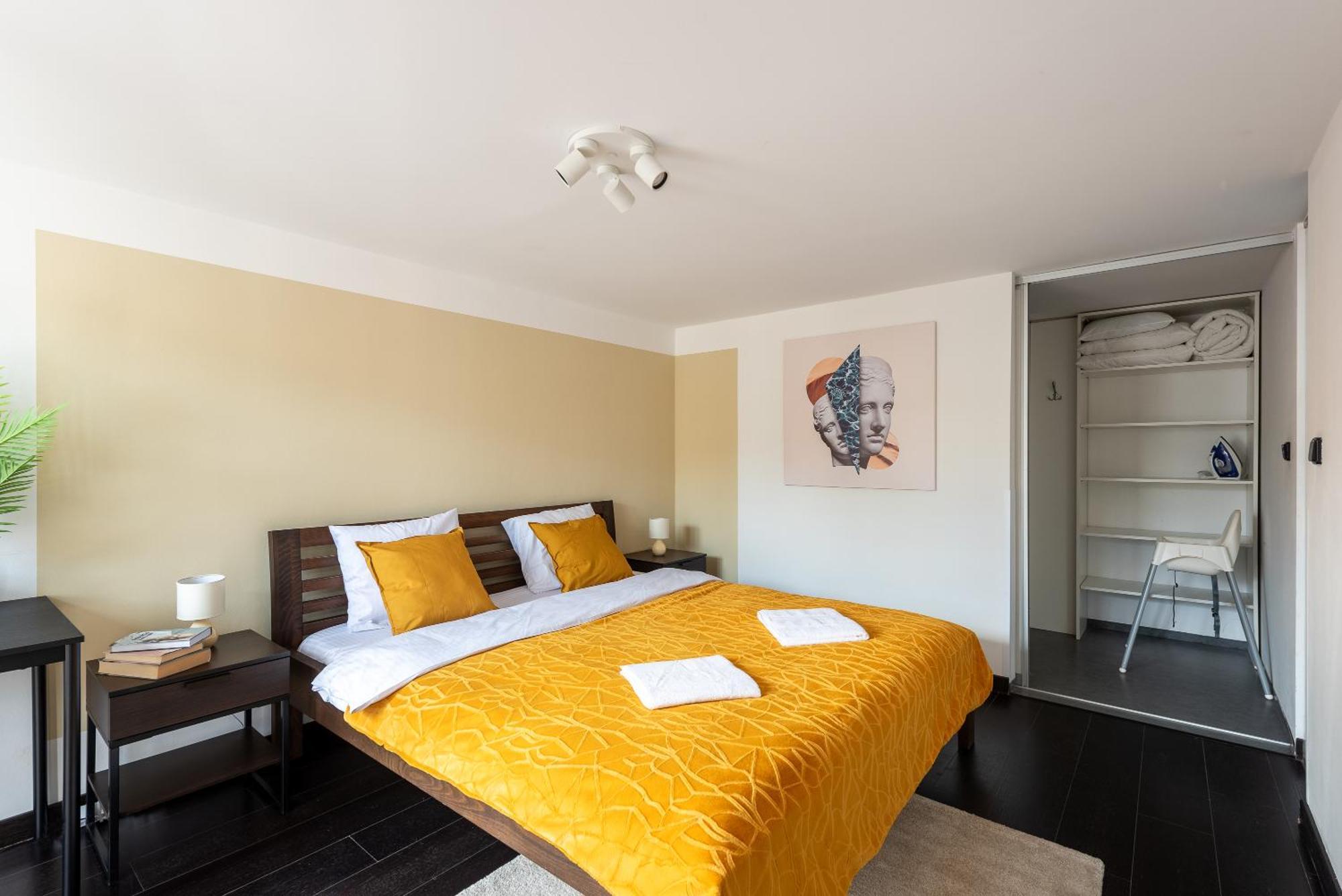 With Large Balcony, Parking Prag