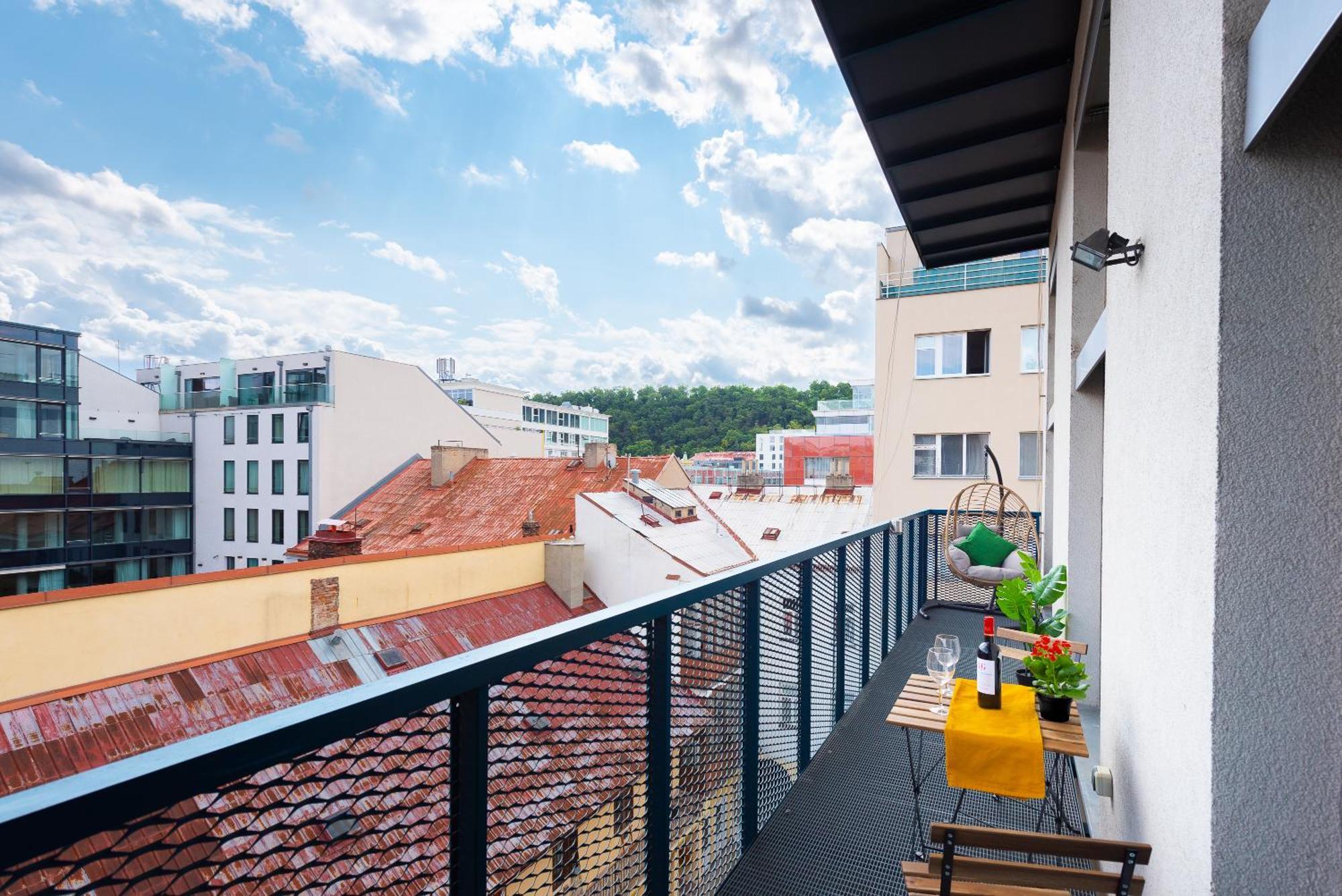 Lägenhet With Large Balcony, Parking Prag