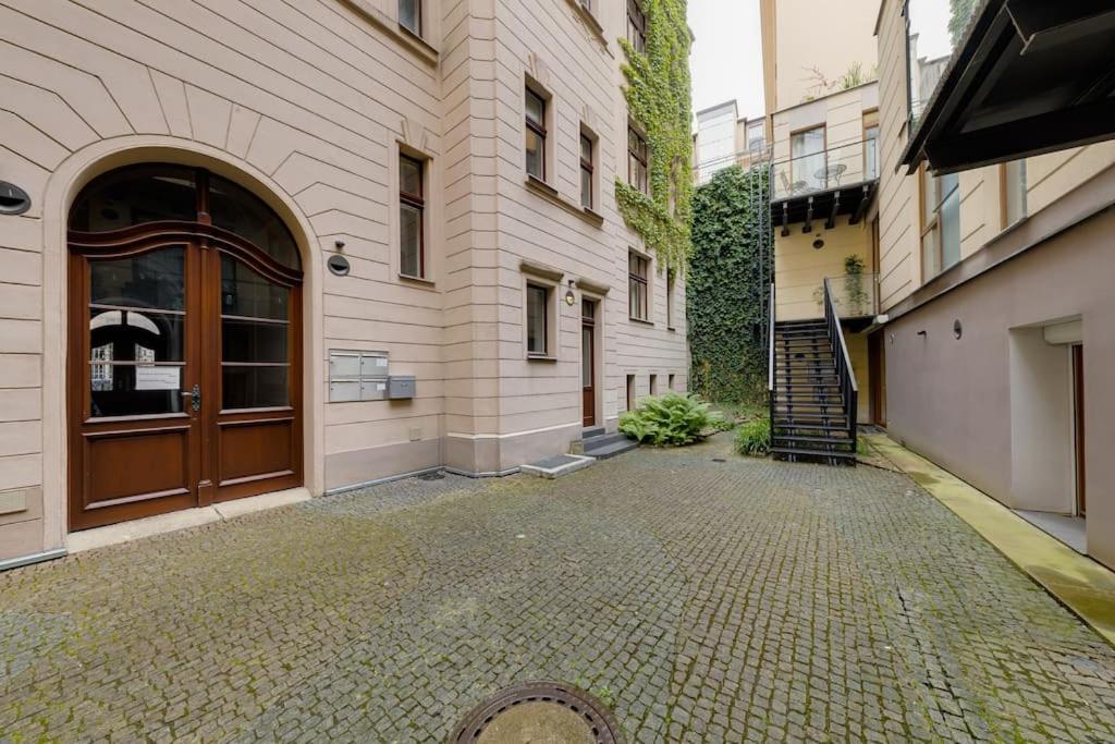 Apartment Deluxe In Prime Location *