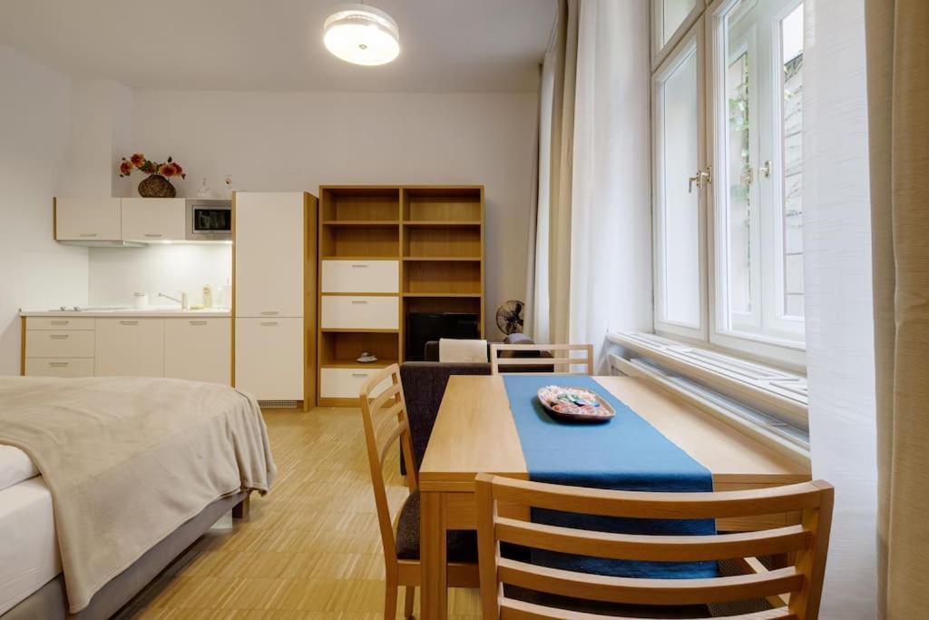 Apartment Deluxe In Prime Location *