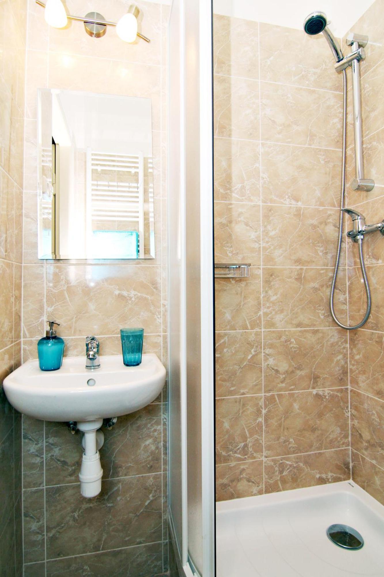 With 2 Bathrooms Prag
