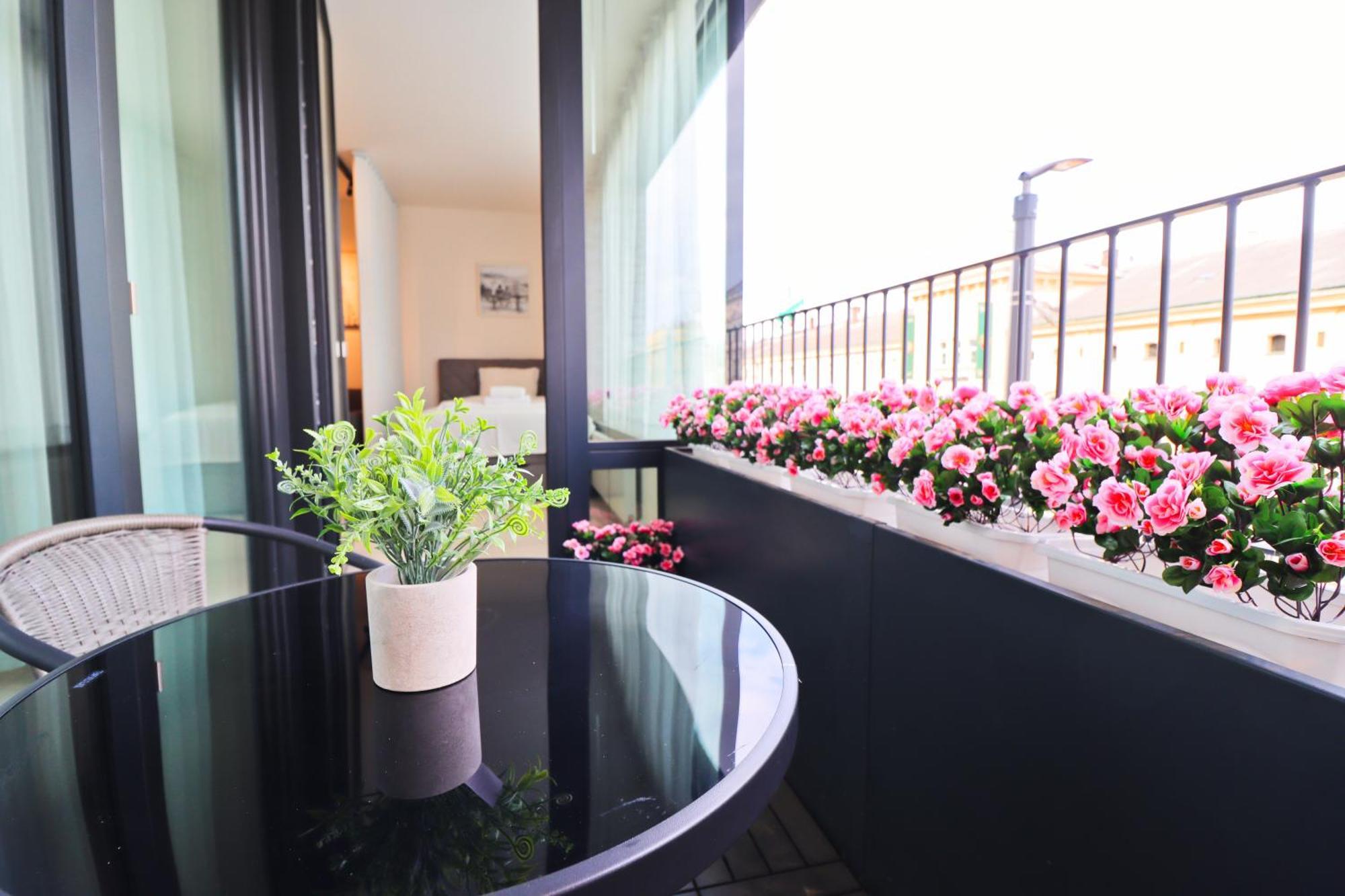 Apartment Sunny In Smichov, 5