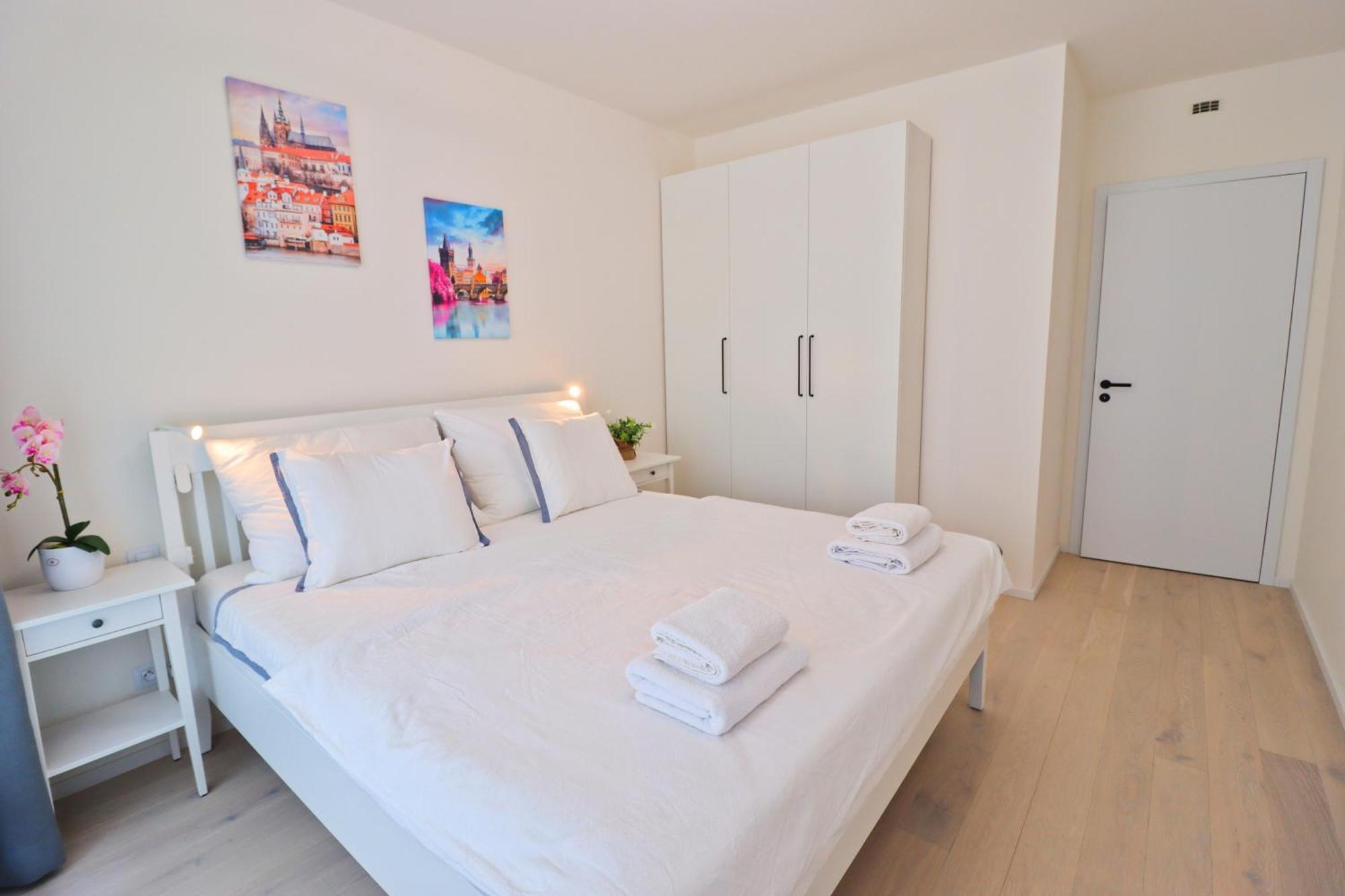 Apartment Sunny In Smichov, 5 Prague
