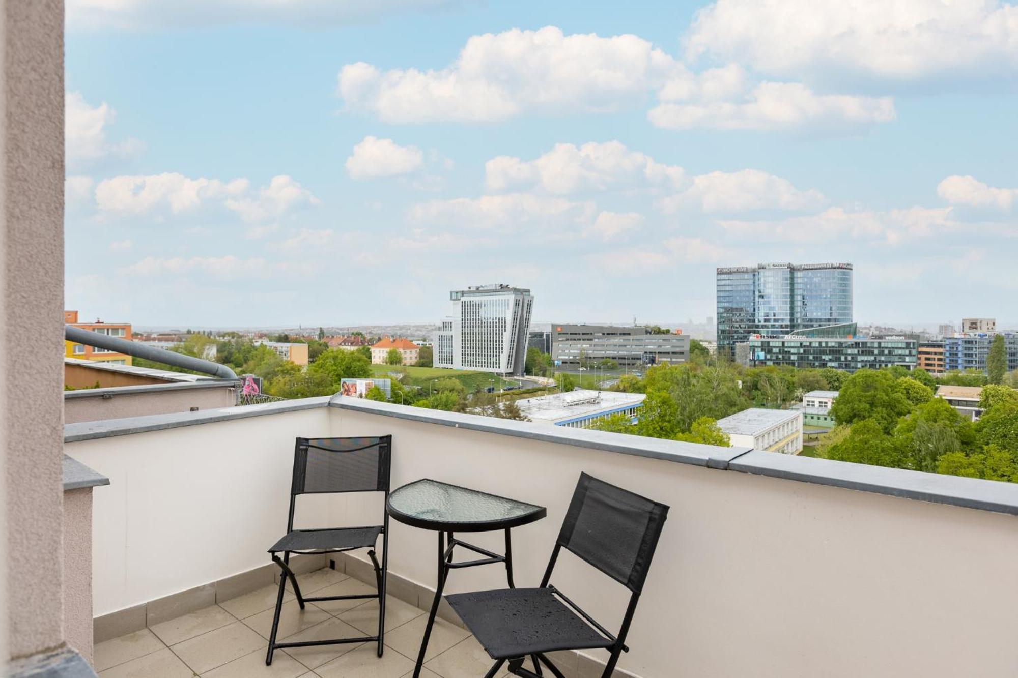 Apartment U Metra S Terasou *
