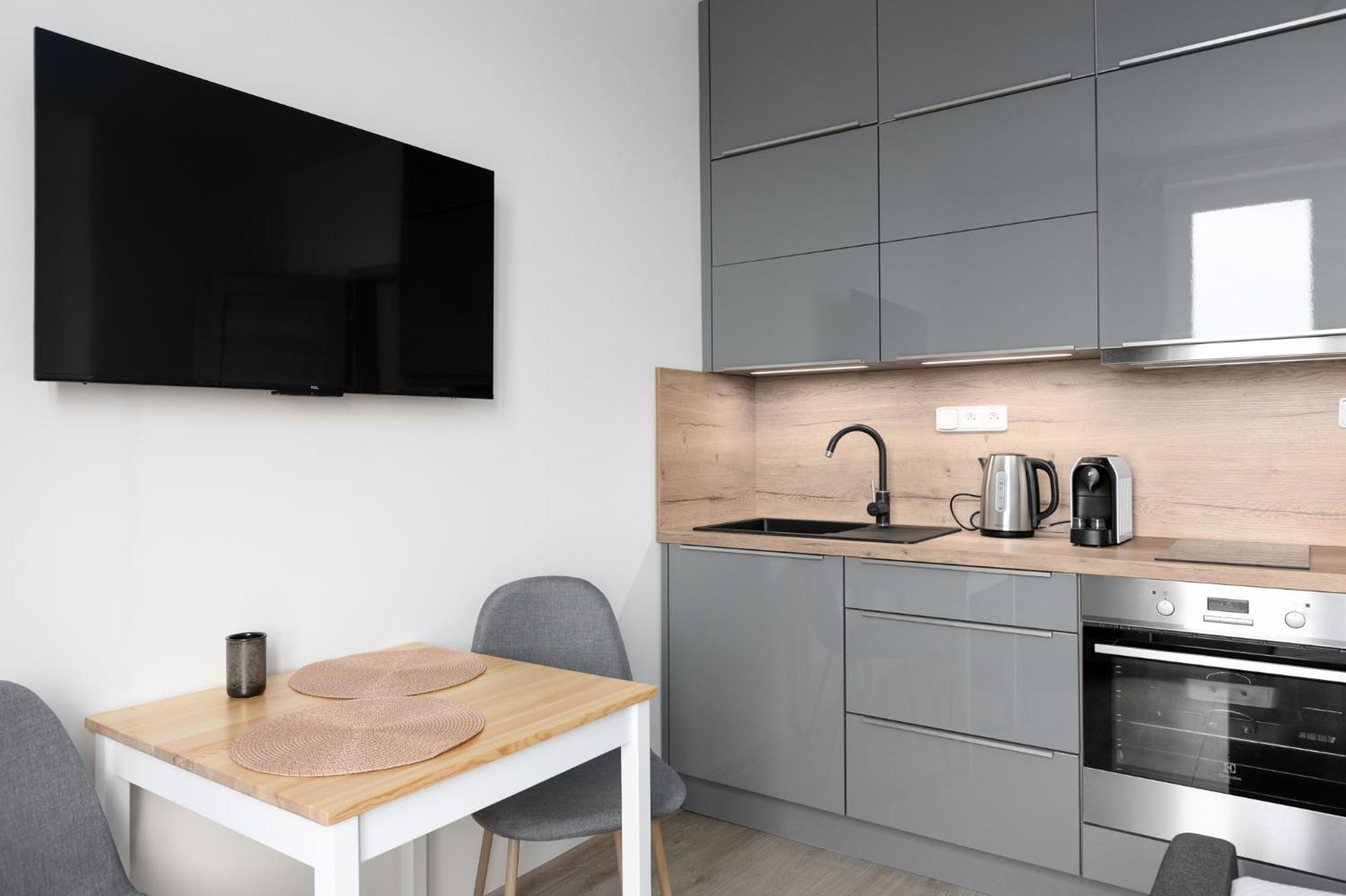 Apartment U Metra S Terasou *