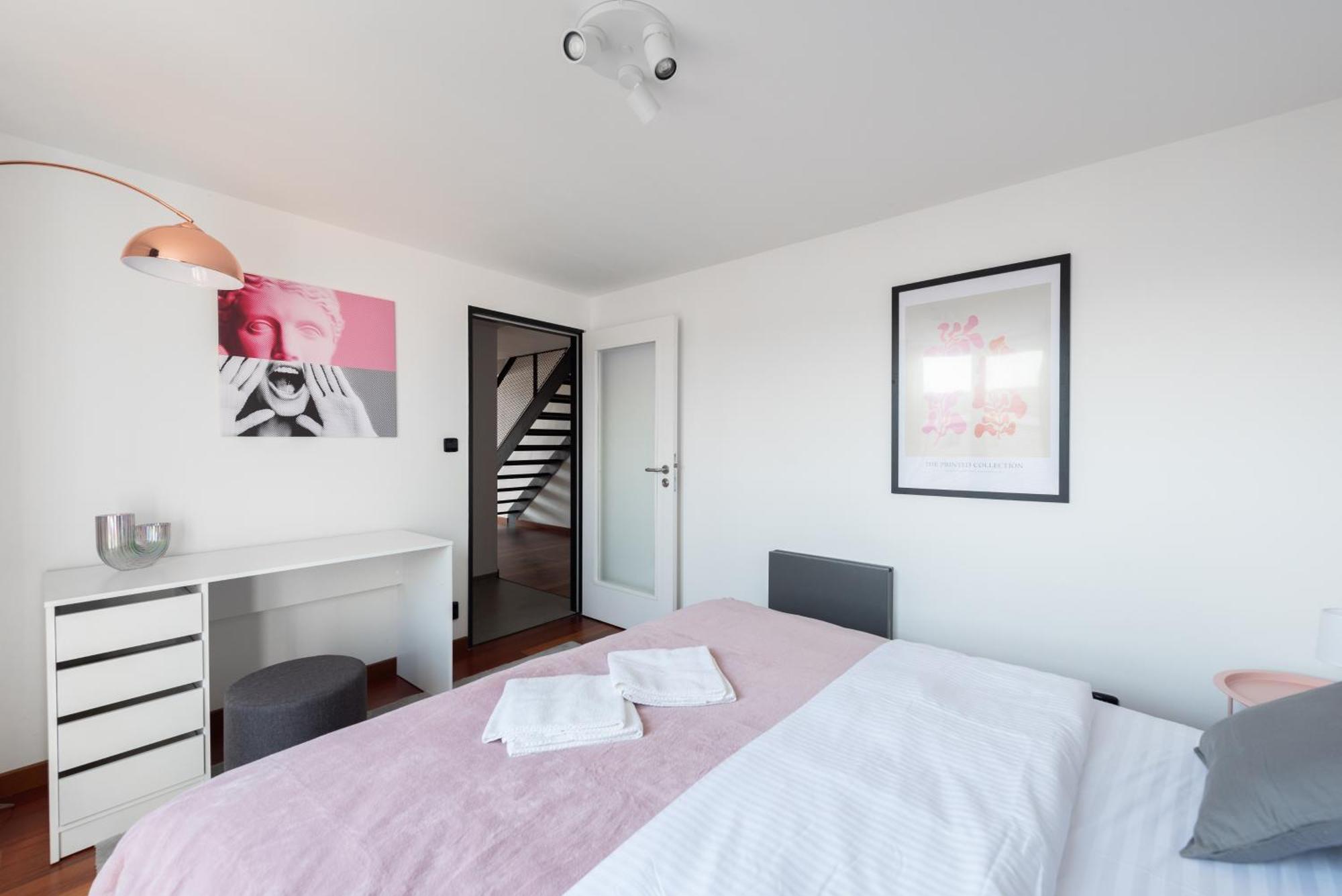 With Large Balcony, Parking Prag