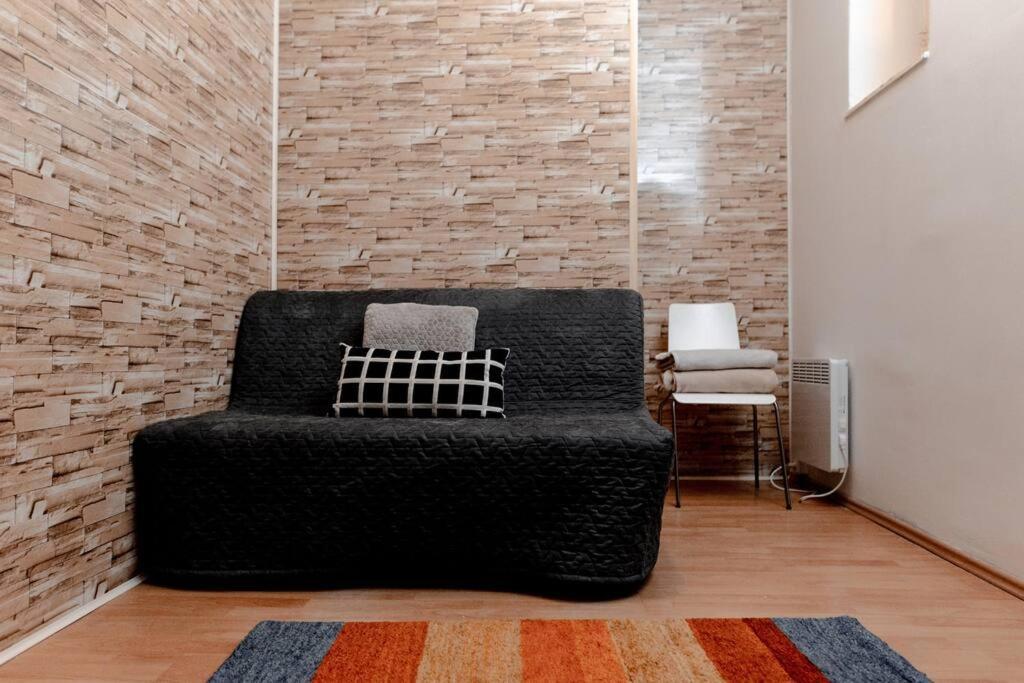 Apartment Cozy In Prague's Area