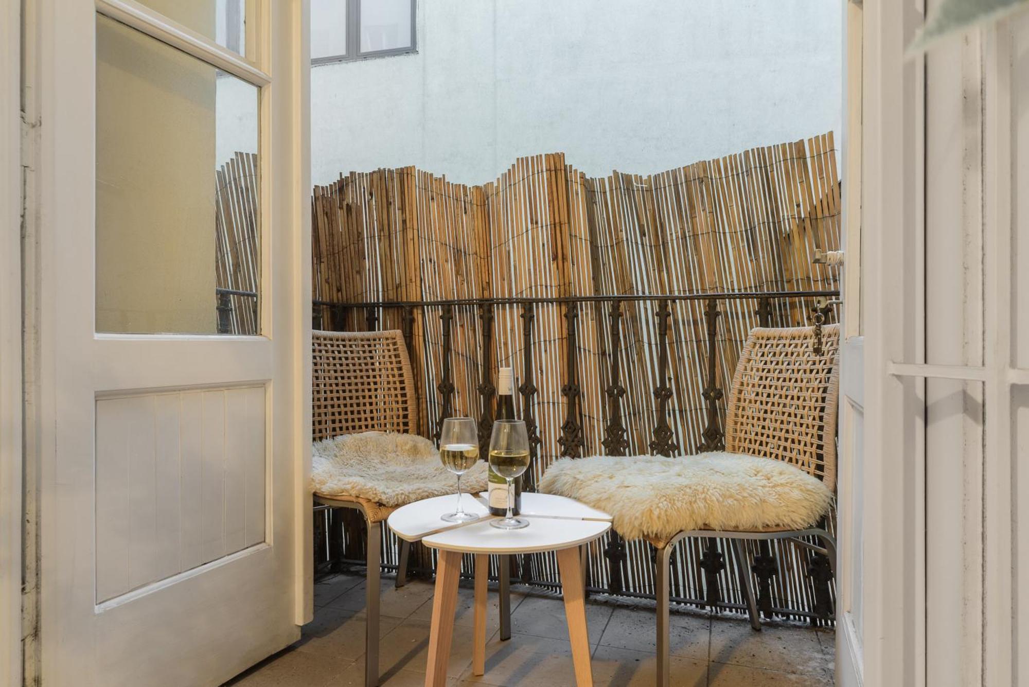 Spacious Near Wenceslas Square With Master Bed Prague