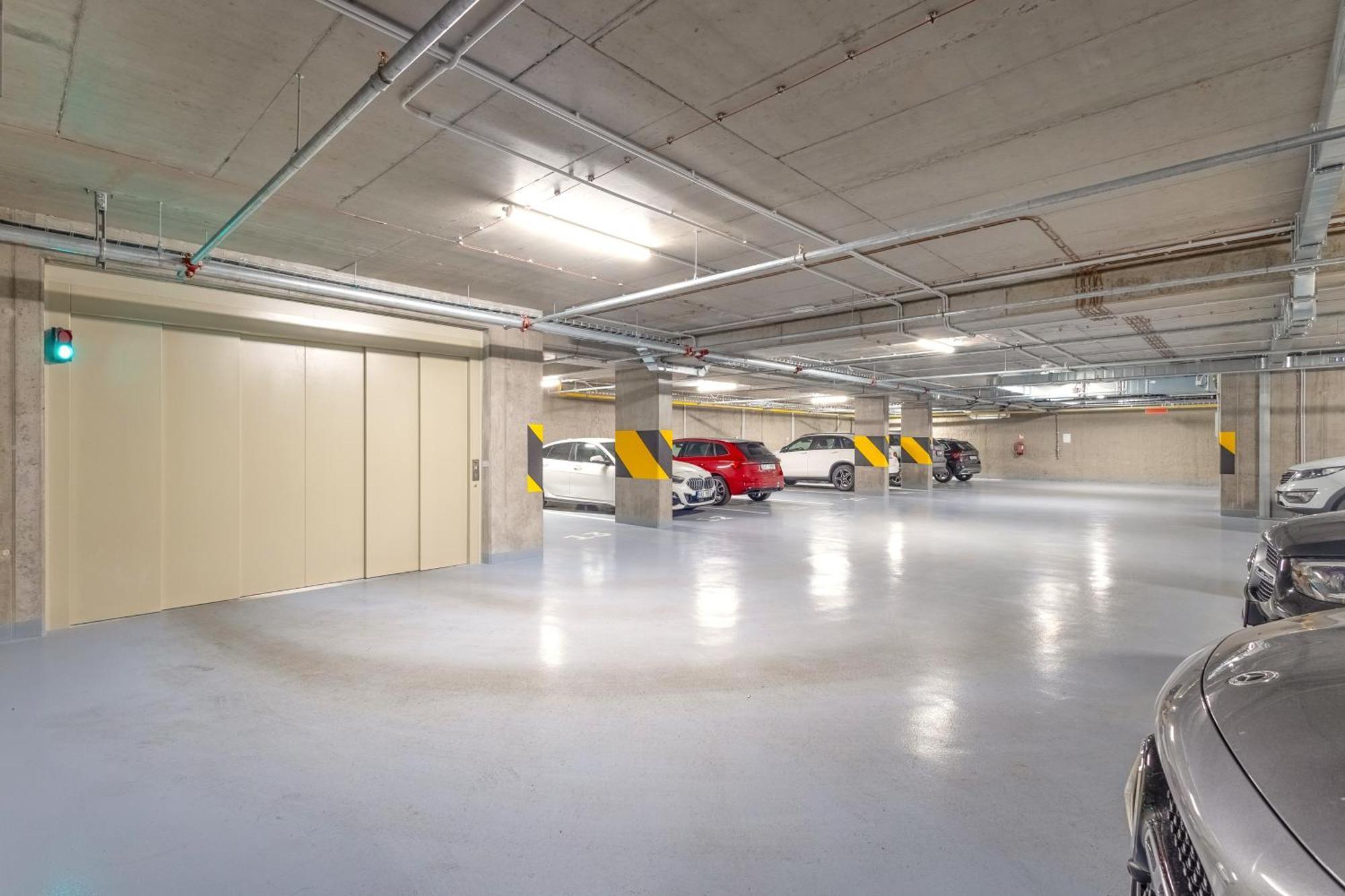 Stylish - Free Parking, Cinema, By Gravity *